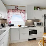 3 Bedroom Pet Friendly In *