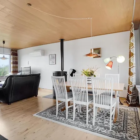 Holiday home 3 Bedroom Pet Friendly In *