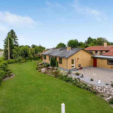 3 Bedroom Pet Friendly In