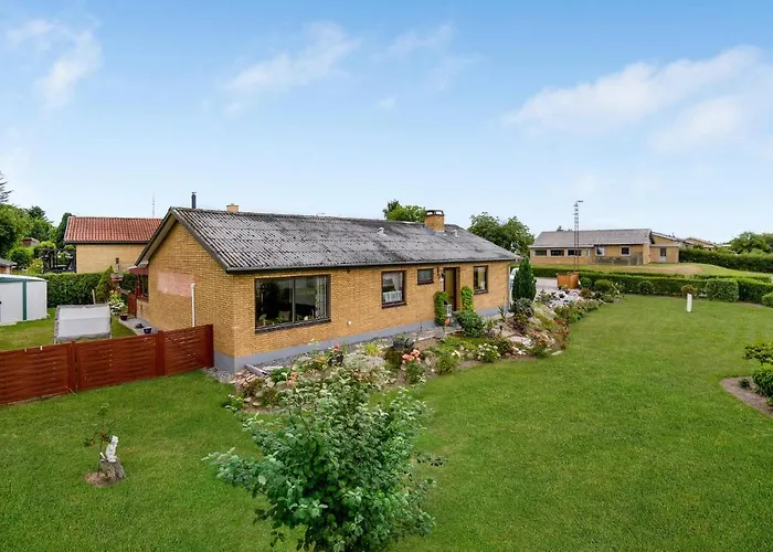 3 Bedroom Pet Friendly In