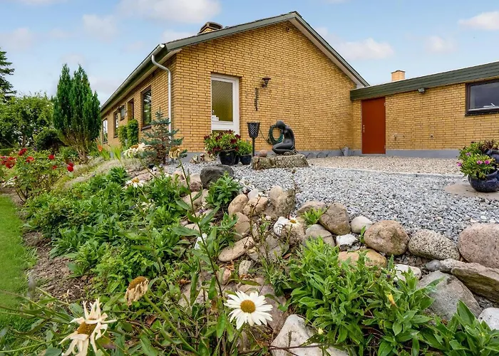 Holiday home 3 Bedroom Pet Friendly In *