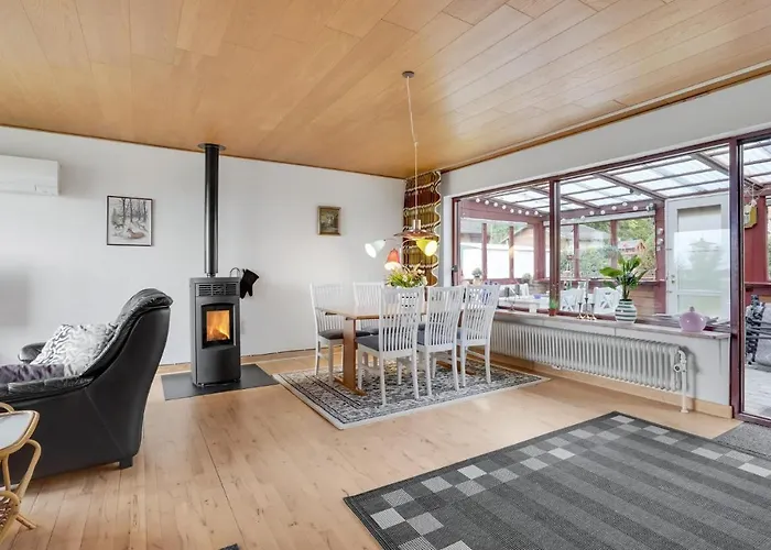 3 Bedroom Pet Friendly In