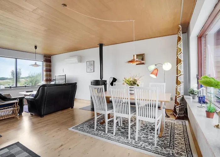 Prázdninový dům 3 Bedroom Pet Friendly In *