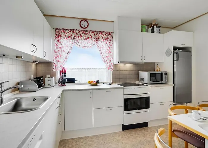 3 Bedroom Pet Friendly In *